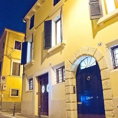 Romeo Giulietta Nocleg ze śniadaniem 4*